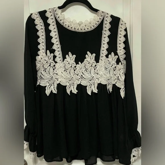 Black & White Lace Yoke Blouse Gathered Peplum Silhouette Victorian Vibes XS - Picture 2 of 8